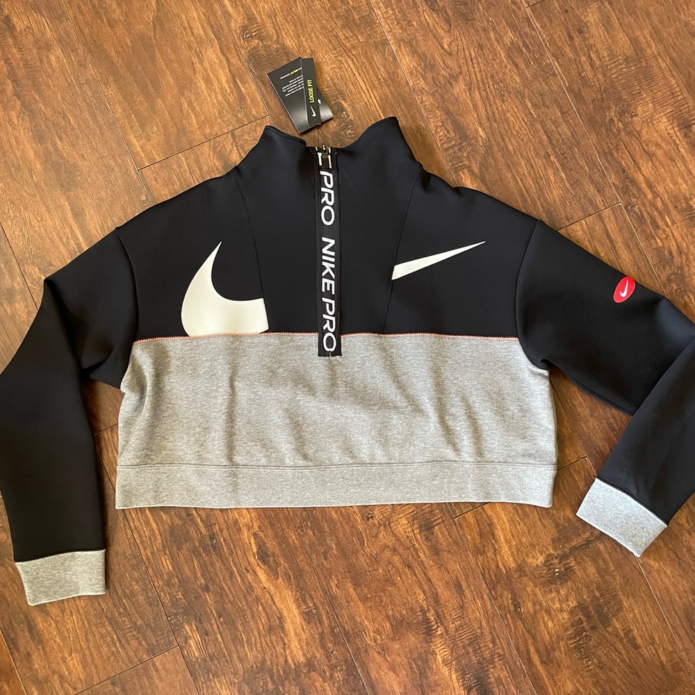 ☀️SOLD☀️ Women’s Nike Pro Dri-Fit crop sweater